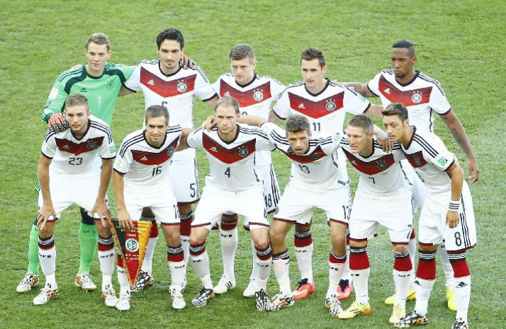 巴西和德国(世界杯德国巴西(两个足球强国的较量。))